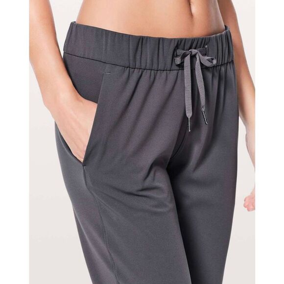 Lululemon On The Fly Pant in Dark Shadow - Picture 3 of 8